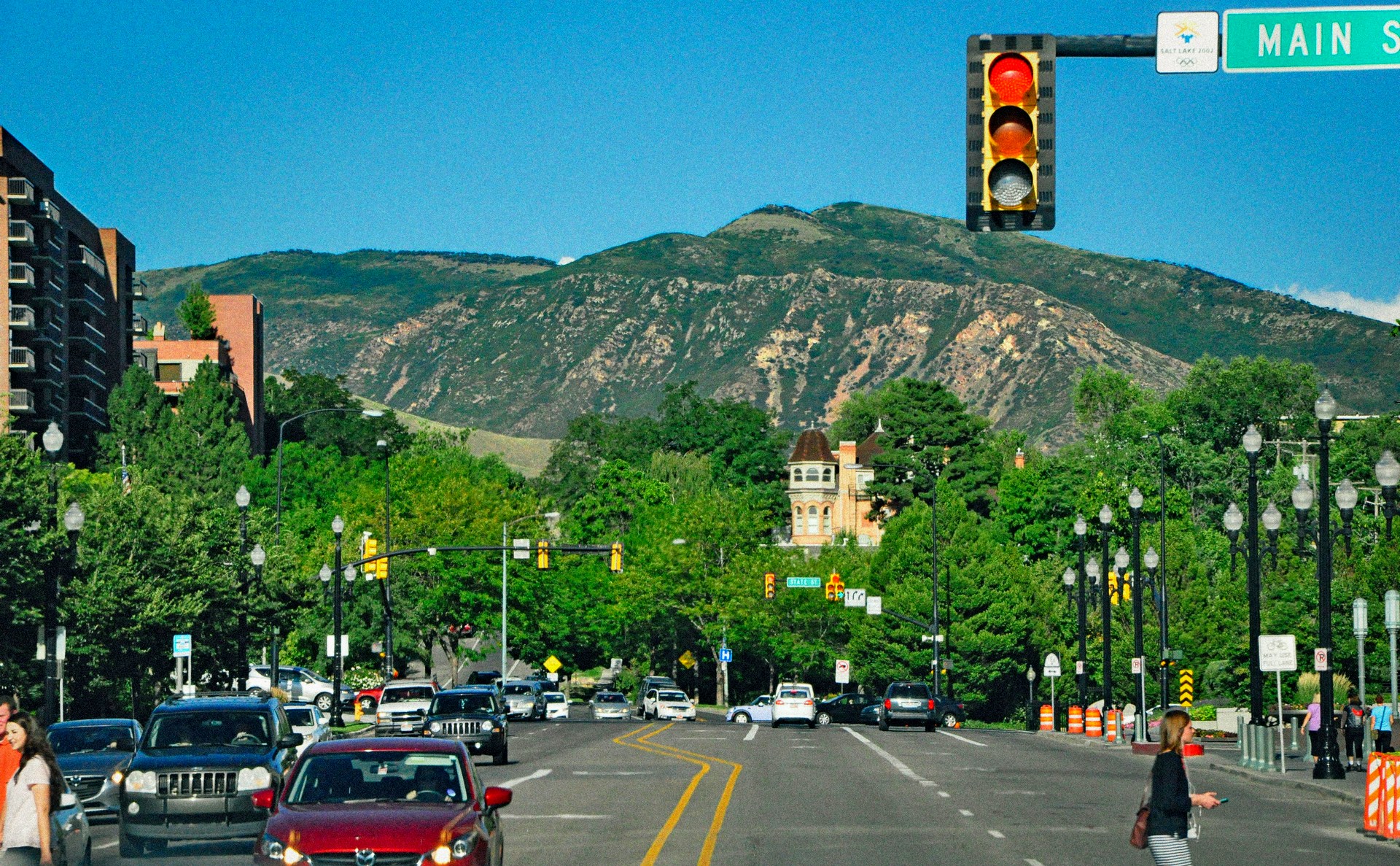 Main-Street-looking-at-mountains